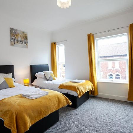 Stay Comfortable-City Centre Location- Sleeps Up To 9 Stoke-on-Trent Buitenkant foto