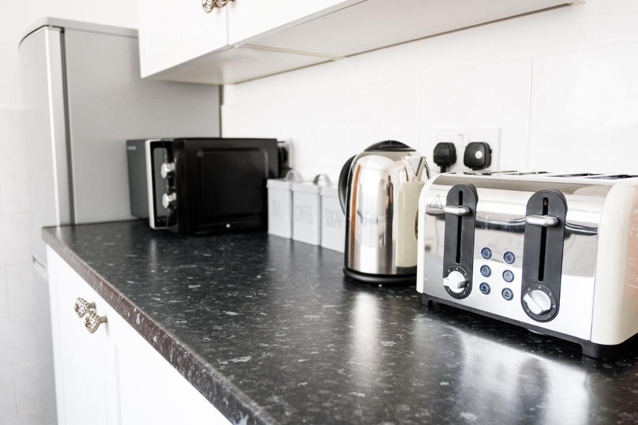 Stay Comfortable-City Centre Location- Sleeps Up To 9 Stoke-on-Trent Buitenkant foto