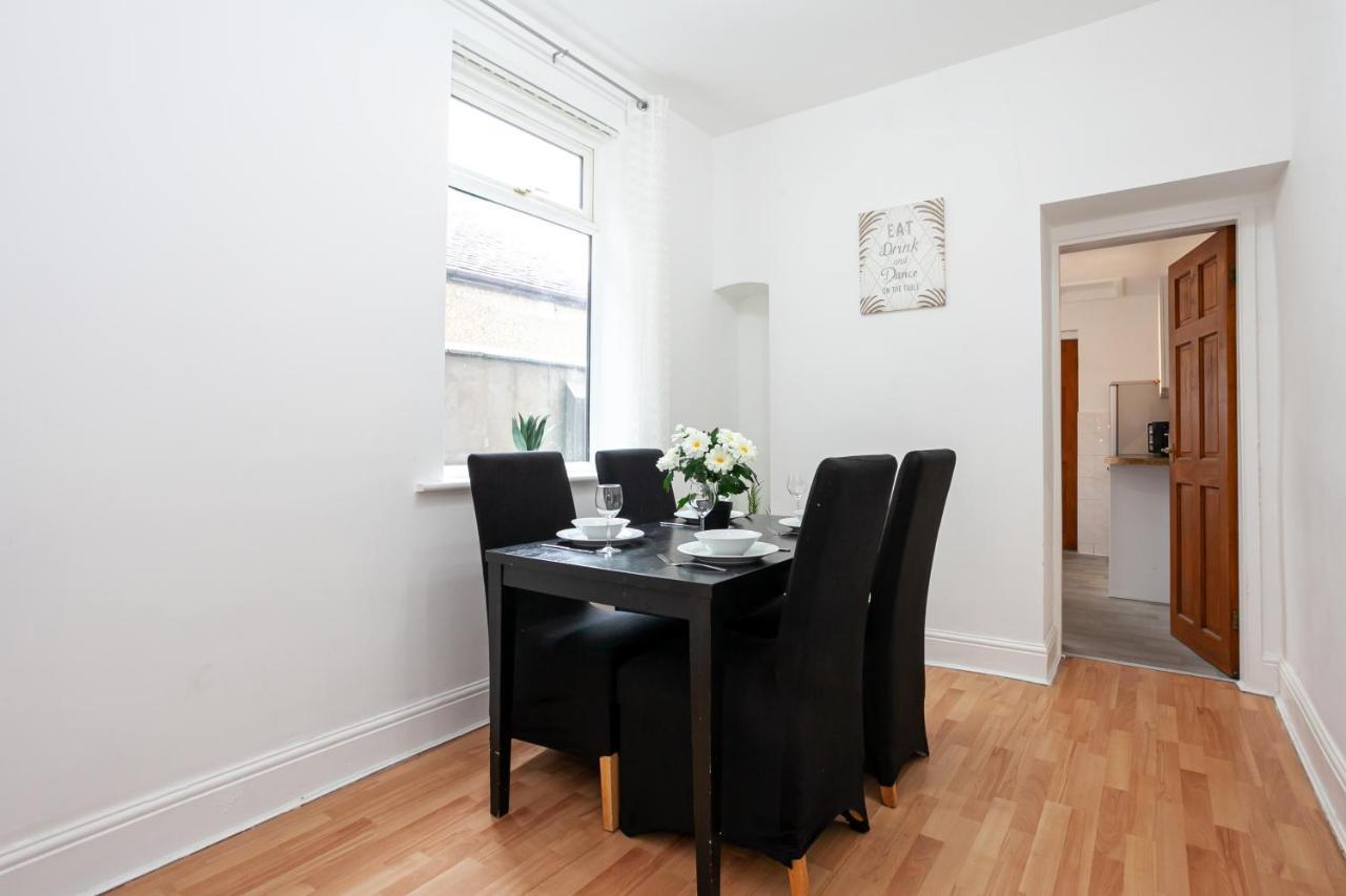 Stay Comfortable-City Centre Location- Sleeps Up To 9 Stoke-on-Trent Buitenkant foto