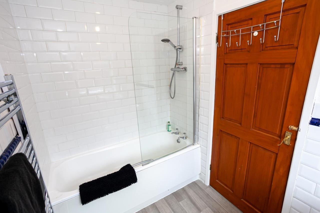 Stay Comfortable-City Centre Location- Sleeps Up To 9 Stoke-on-Trent Buitenkant foto