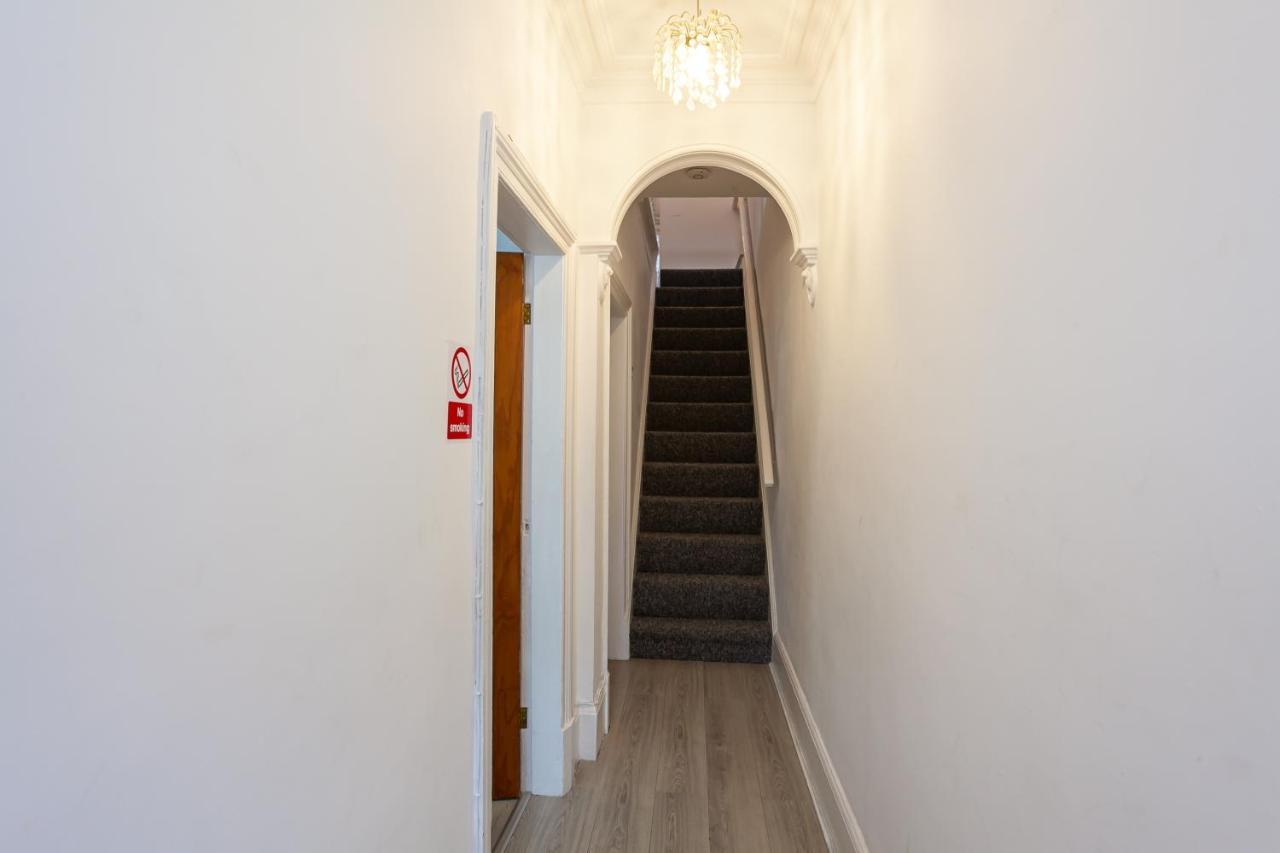 Stay Comfortable-City Centre Location- Sleeps Up To 9 Stoke-on-Trent Buitenkant foto