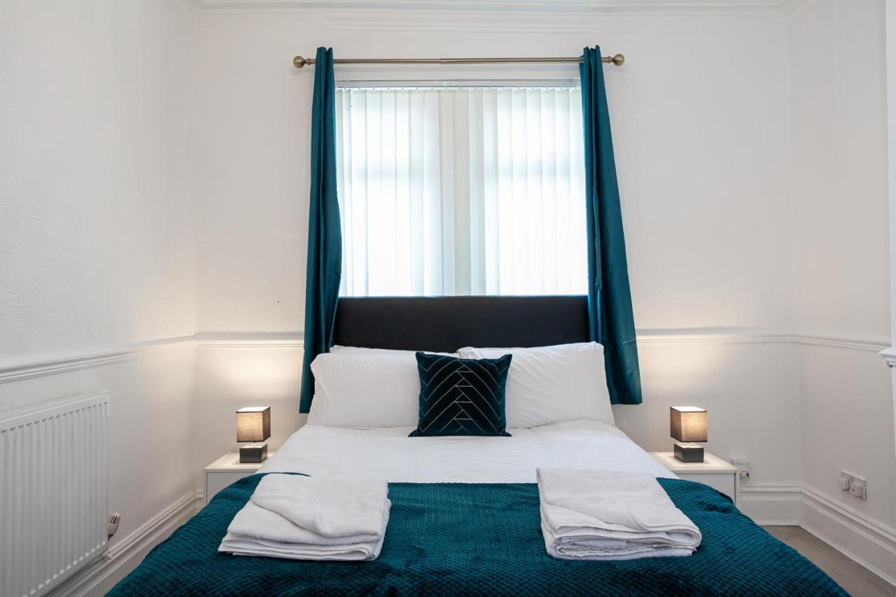 Stay Comfortable-City Centre Location- Sleeps Up To 9 Stoke-on-Trent Buitenkant foto