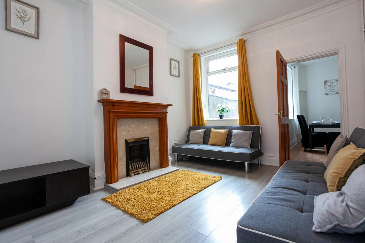 Stay Comfortable-City Centre Location- Sleeps Up To 9 Stoke-on-Trent Buitenkant foto