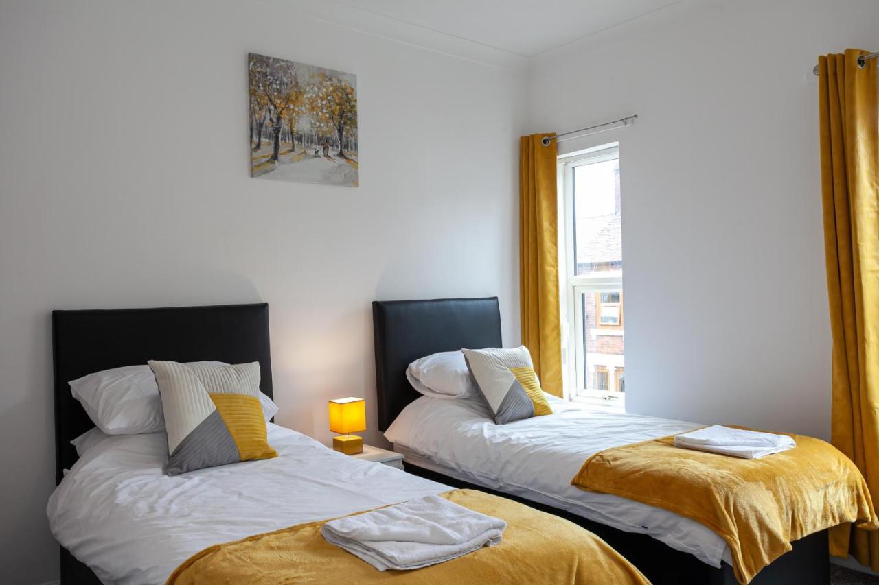 Stay Comfortable-City Centre Location- Sleeps Up To 9 Stoke-on-Trent Buitenkant foto