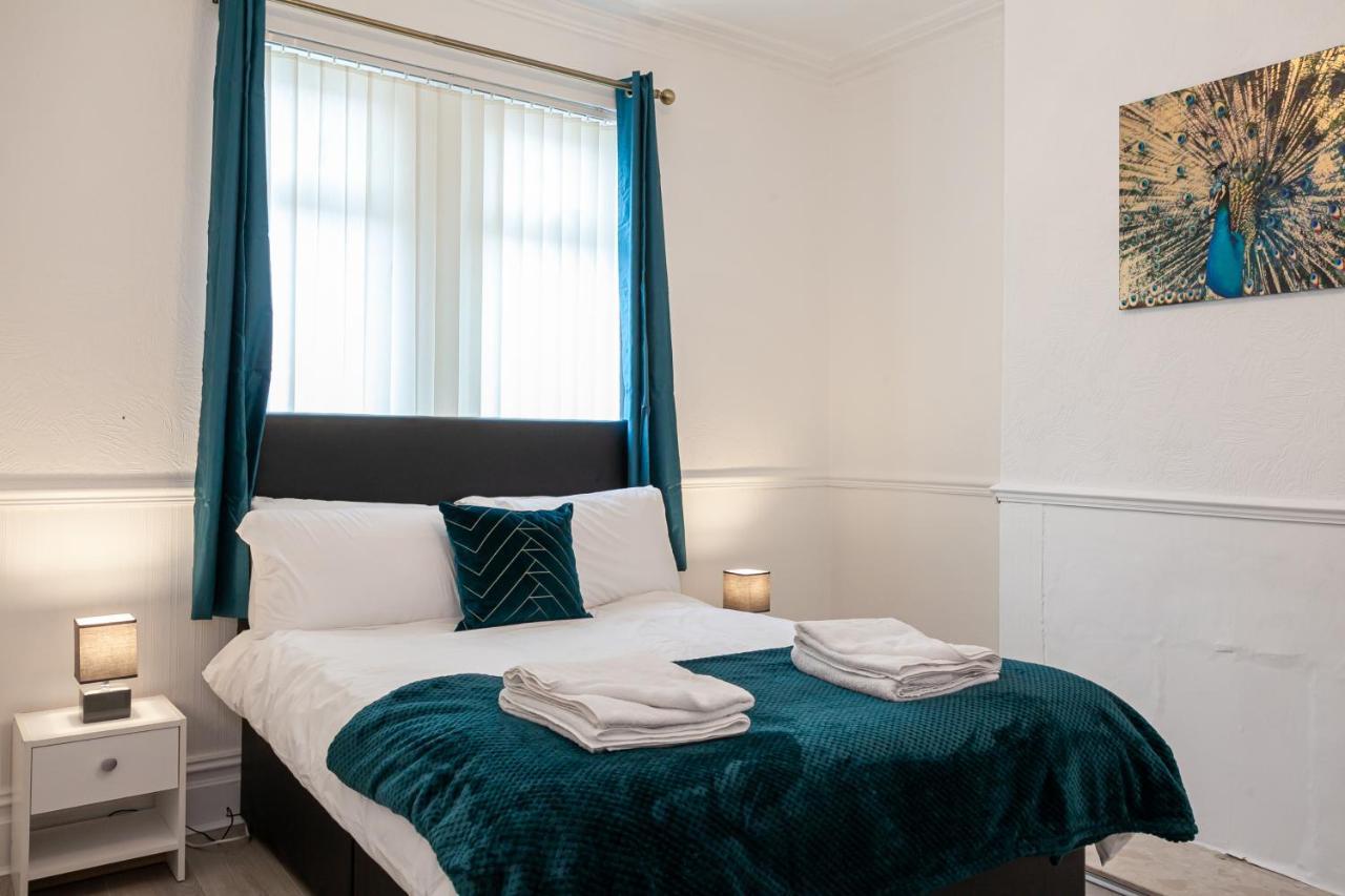 Stay Comfortable-City Centre Location- Sleeps Up To 9 Stoke-on-Trent Buitenkant foto