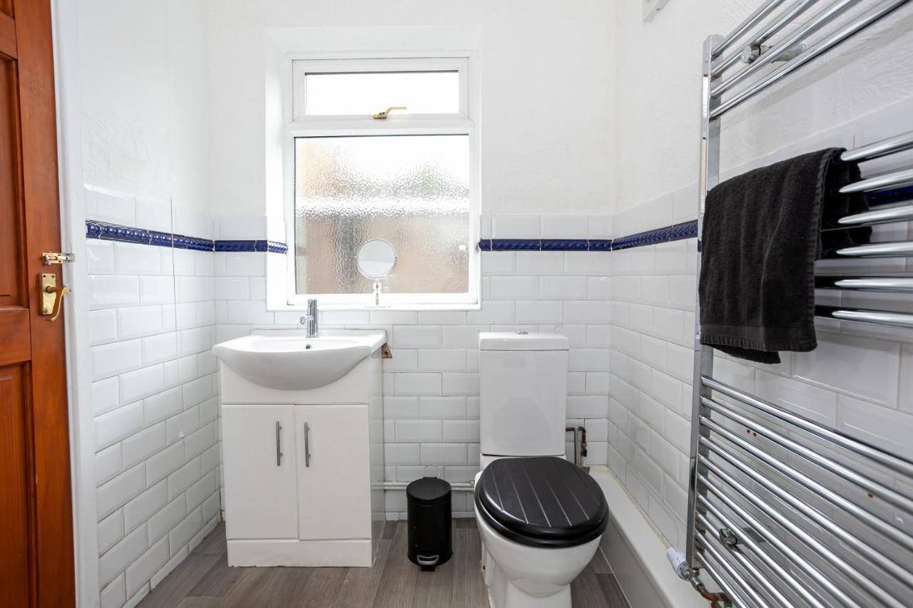 Stay Comfortable-City Centre Location- Sleeps Up To 9 Stoke-on-Trent Buitenkant foto
