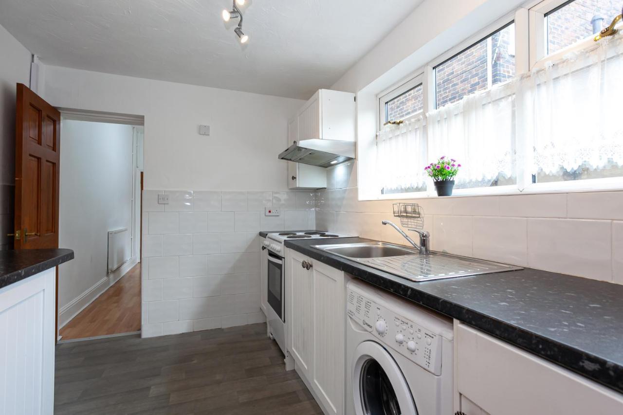Stay Comfortable-City Centre Location- Sleeps Up To 9 Stoke-on-Trent Buitenkant foto