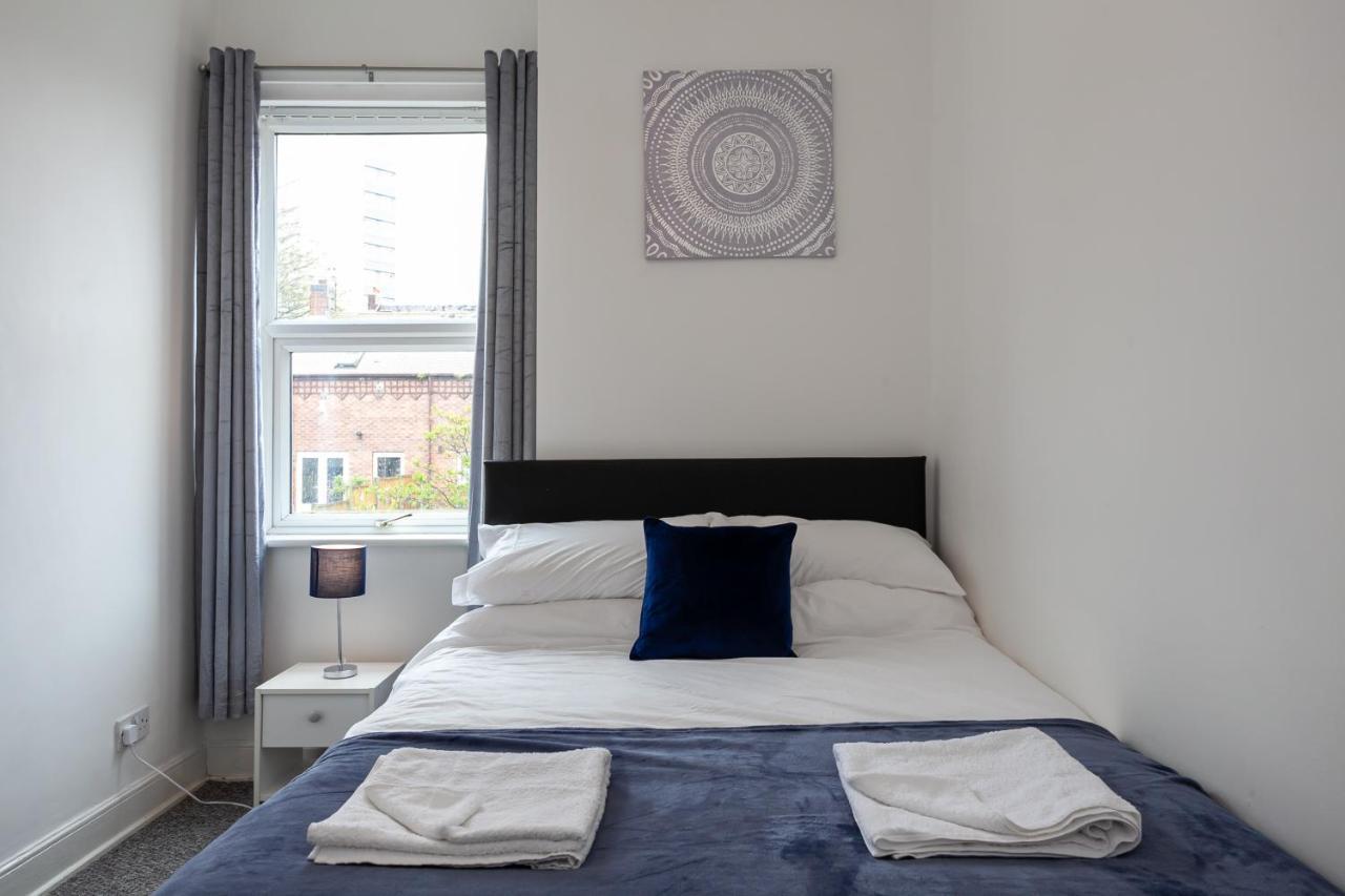 Stay Comfortable-City Centre Location- Sleeps Up To 9 Stoke-on-Trent Buitenkant foto