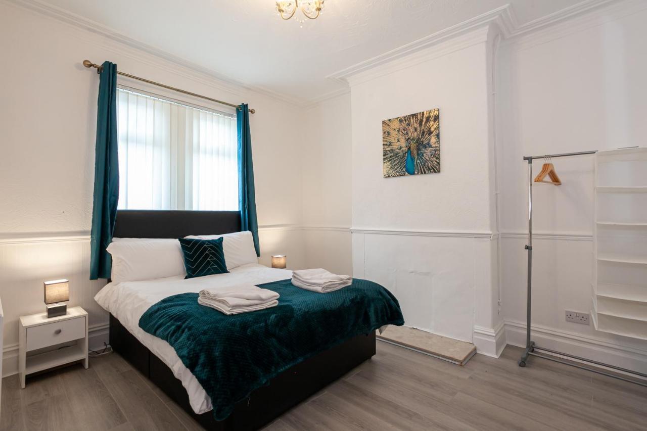 Stay Comfortable-City Centre Location- Sleeps Up To 9 Stoke-on-Trent Buitenkant foto