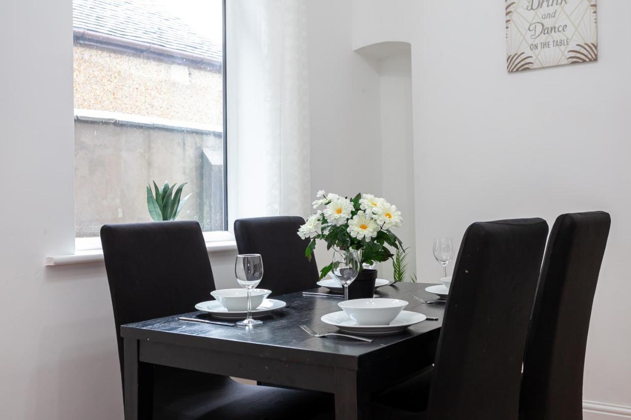 Stay Comfortable-City Centre Location- Sleeps Up To 9 Stoke-on-Trent Buitenkant foto