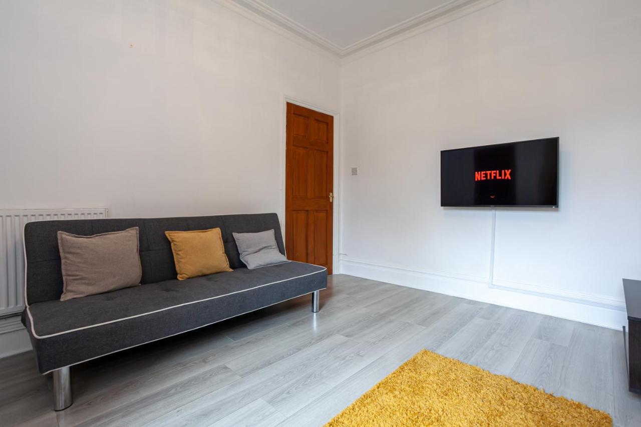 Stay Comfortable-City Centre Location- Sleeps Up To 9 Stoke-on-Trent Buitenkant foto