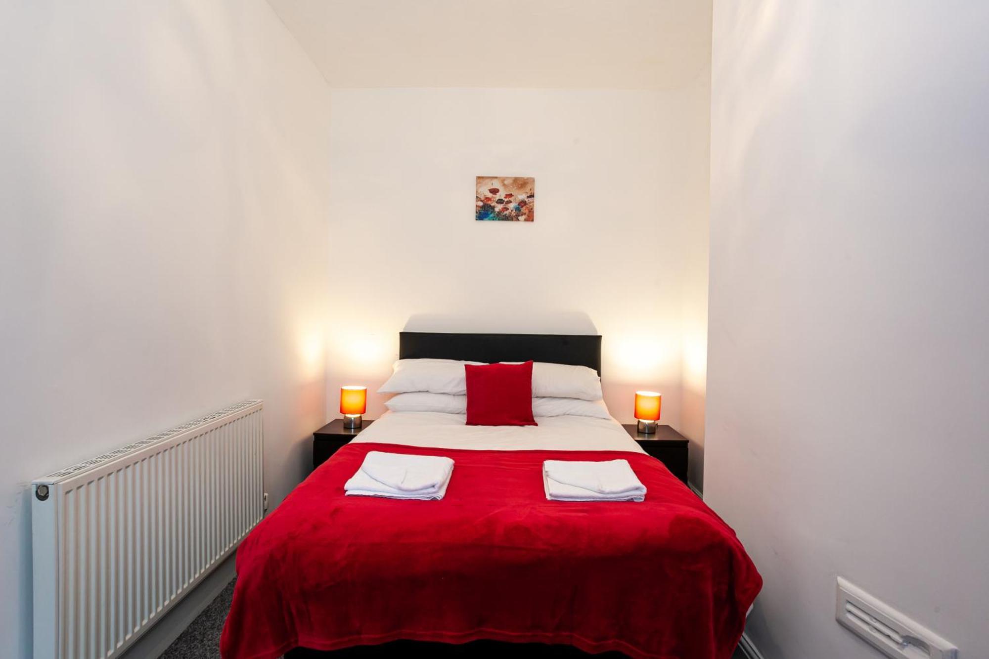 Stay Comfortable-City Centre Location- Sleeps Up To 9 Stoke-on-Trent Buitenkant foto