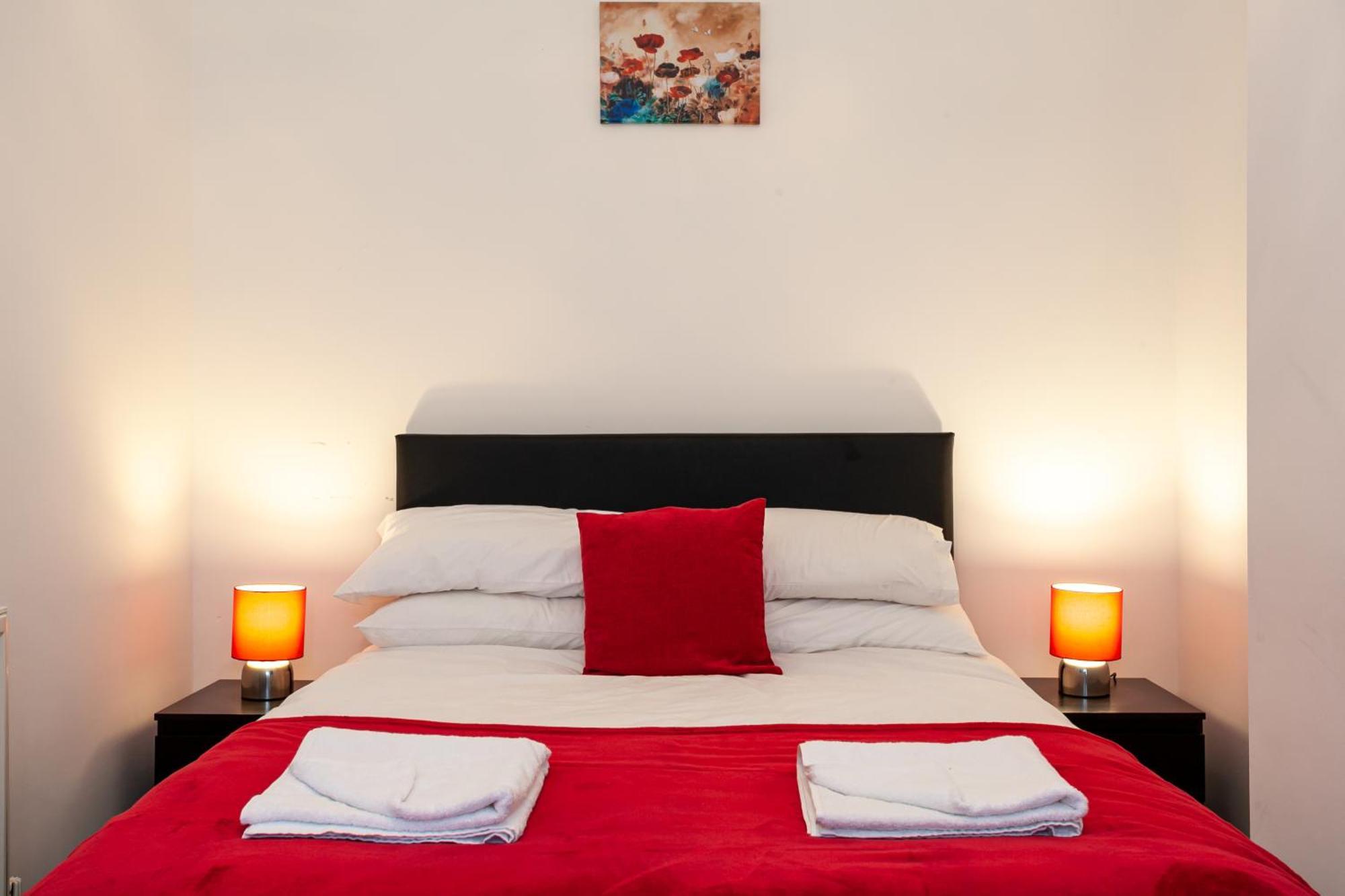 Stay Comfortable-City Centre Location- Sleeps Up To 9 Stoke-on-Trent Buitenkant foto